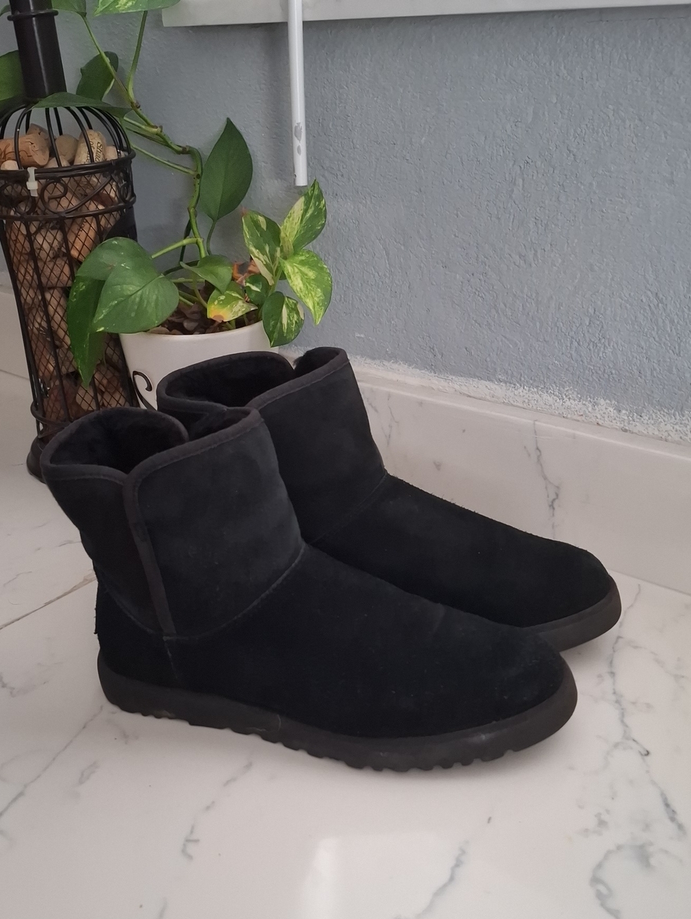 Ugg Womens Black Suede Cozy Winter Boots